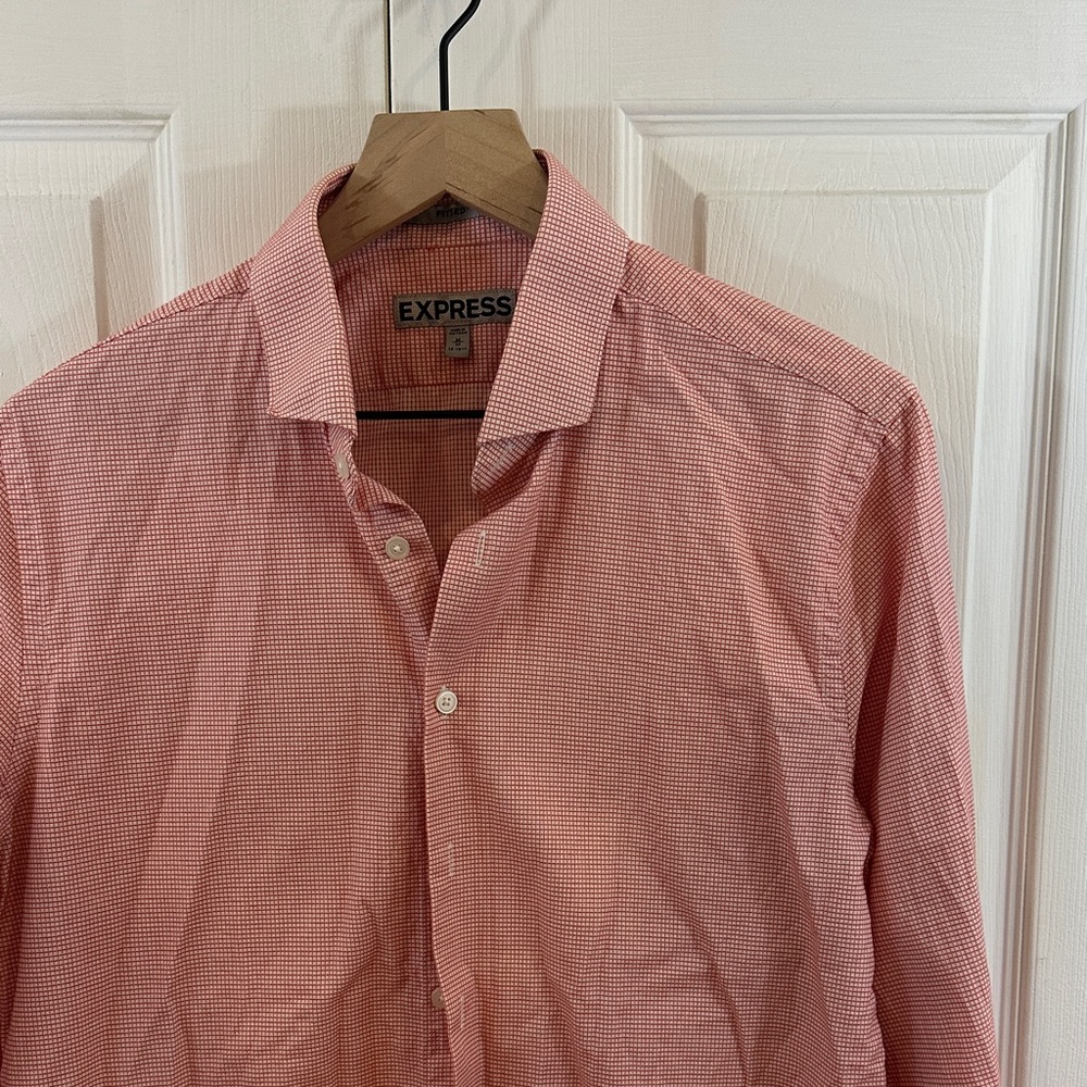 EXPRESS Men’s Fitted Salmon Buttoned Down Shirt